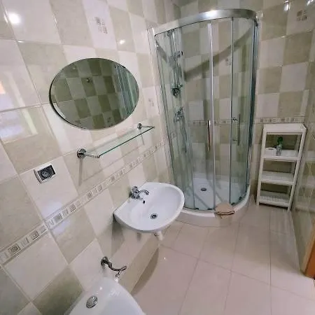 Szálloda Prywatne Henryka Hadka Centrum 991 *